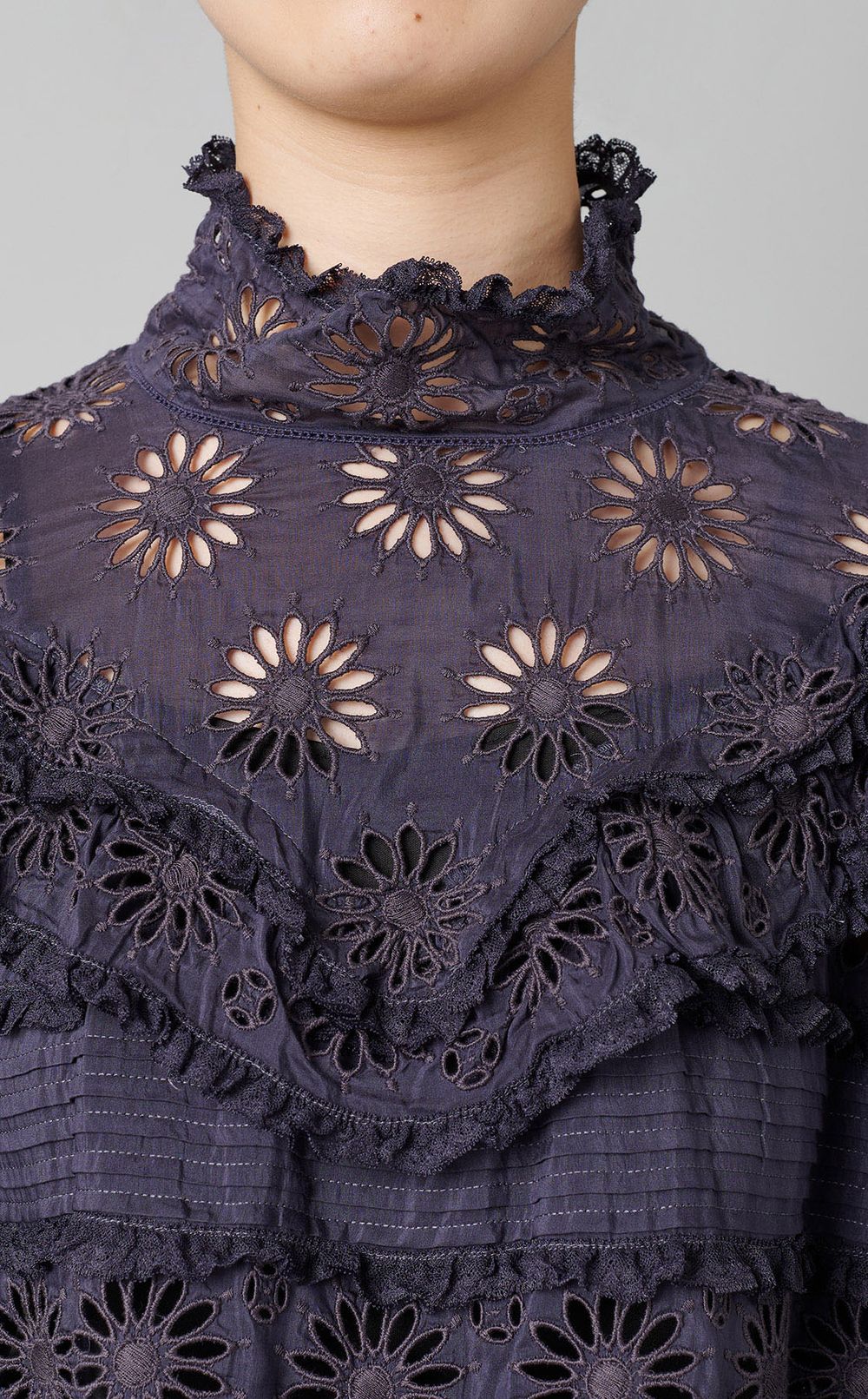 エンブロイダリーレースプルオーバー