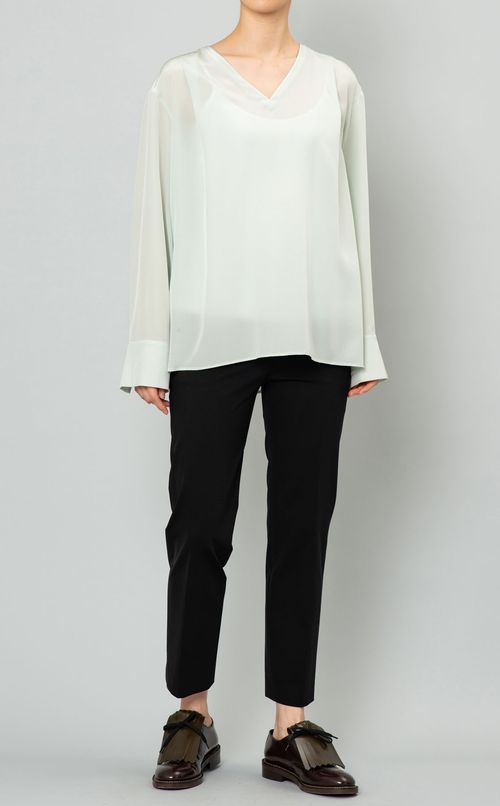 Vネックシルクブラウス