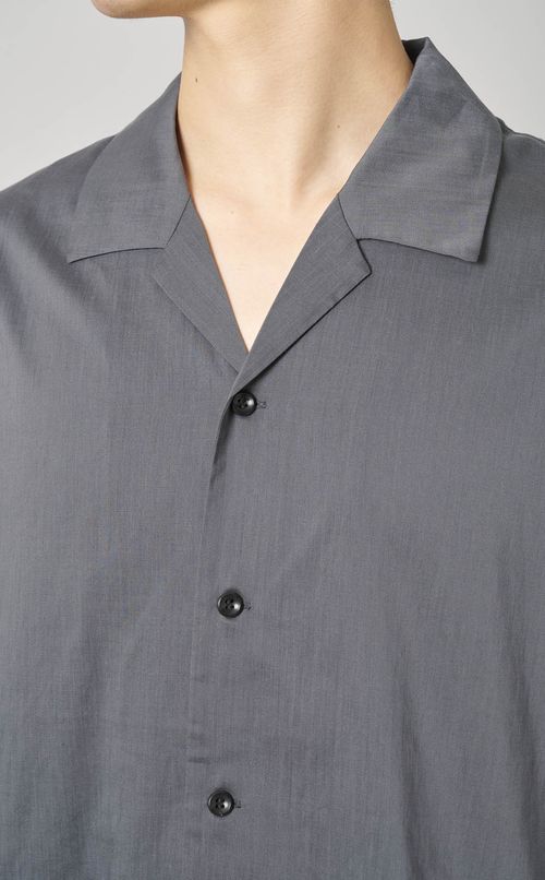 オープンカラーシャツ