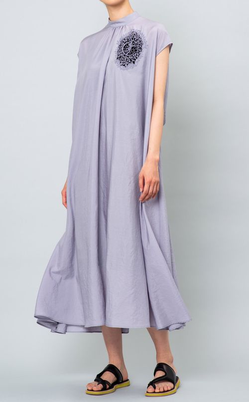 エンブロイダリーワンピース