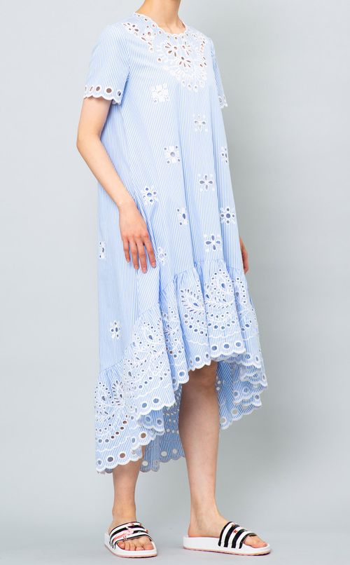 エンブロイダリーワンピース