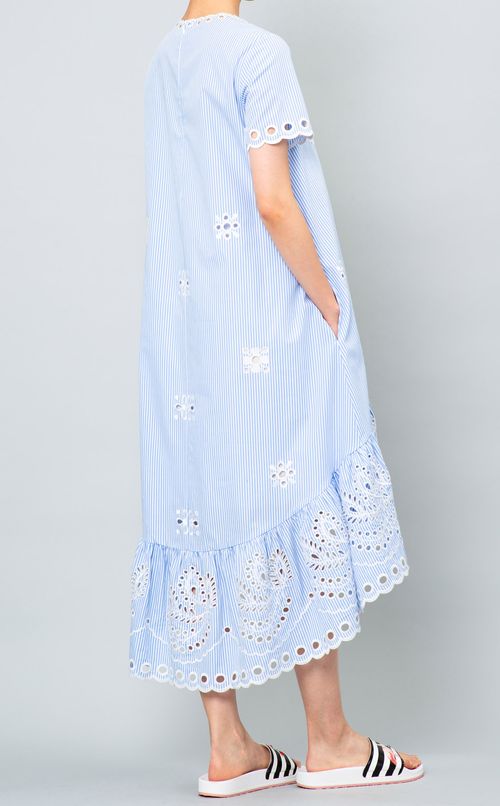 エンブロイダリーワンピース