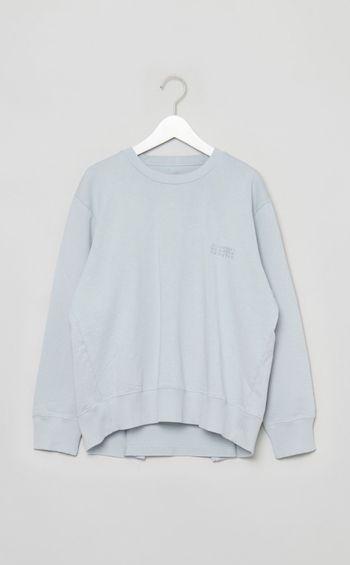 バックデザインロゴスウェット