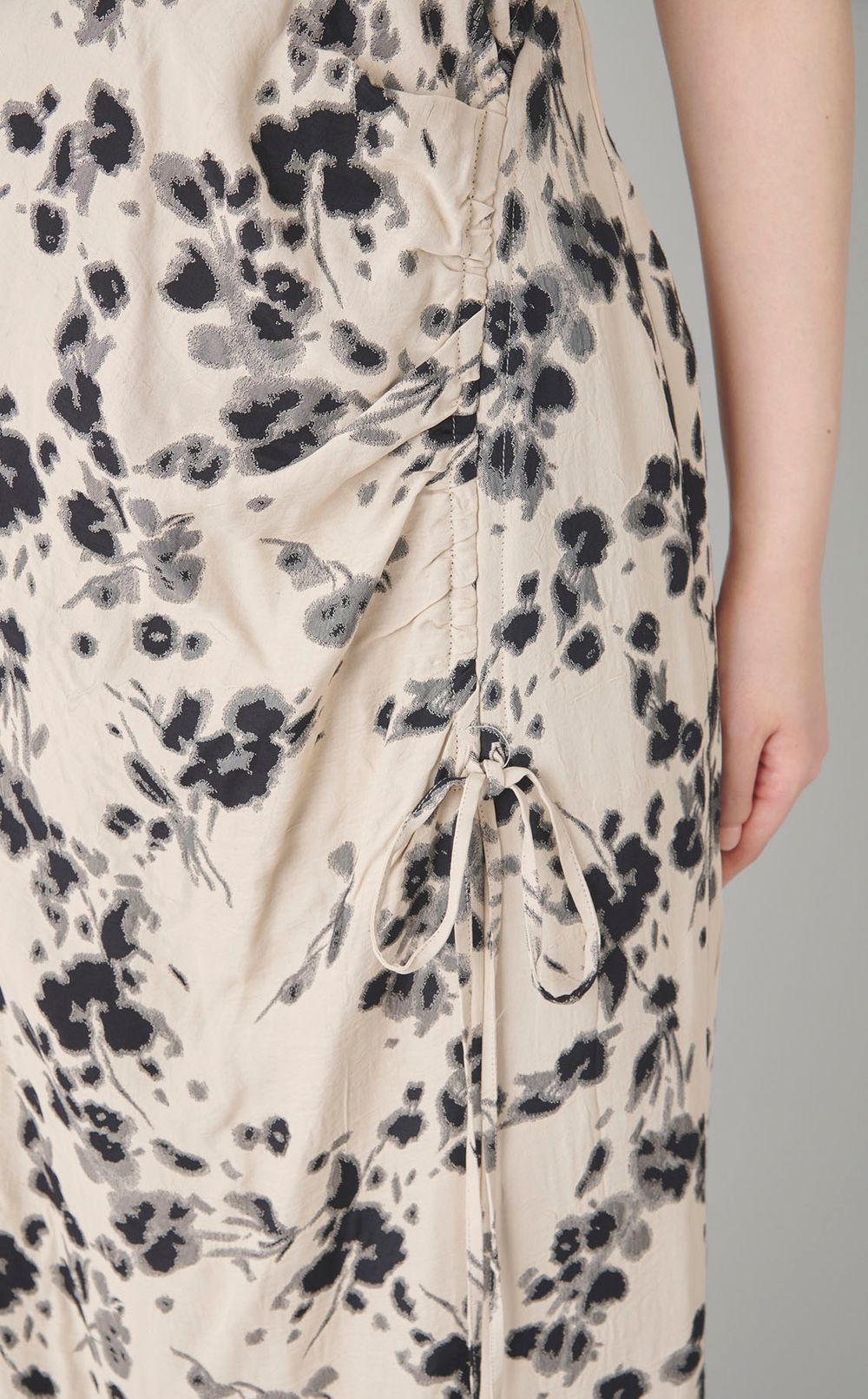 ジャガードパフスリーブワンピース