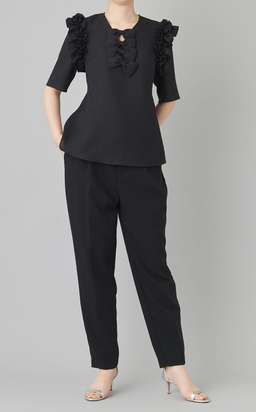 ハーフスリーブフリルボウブラウス