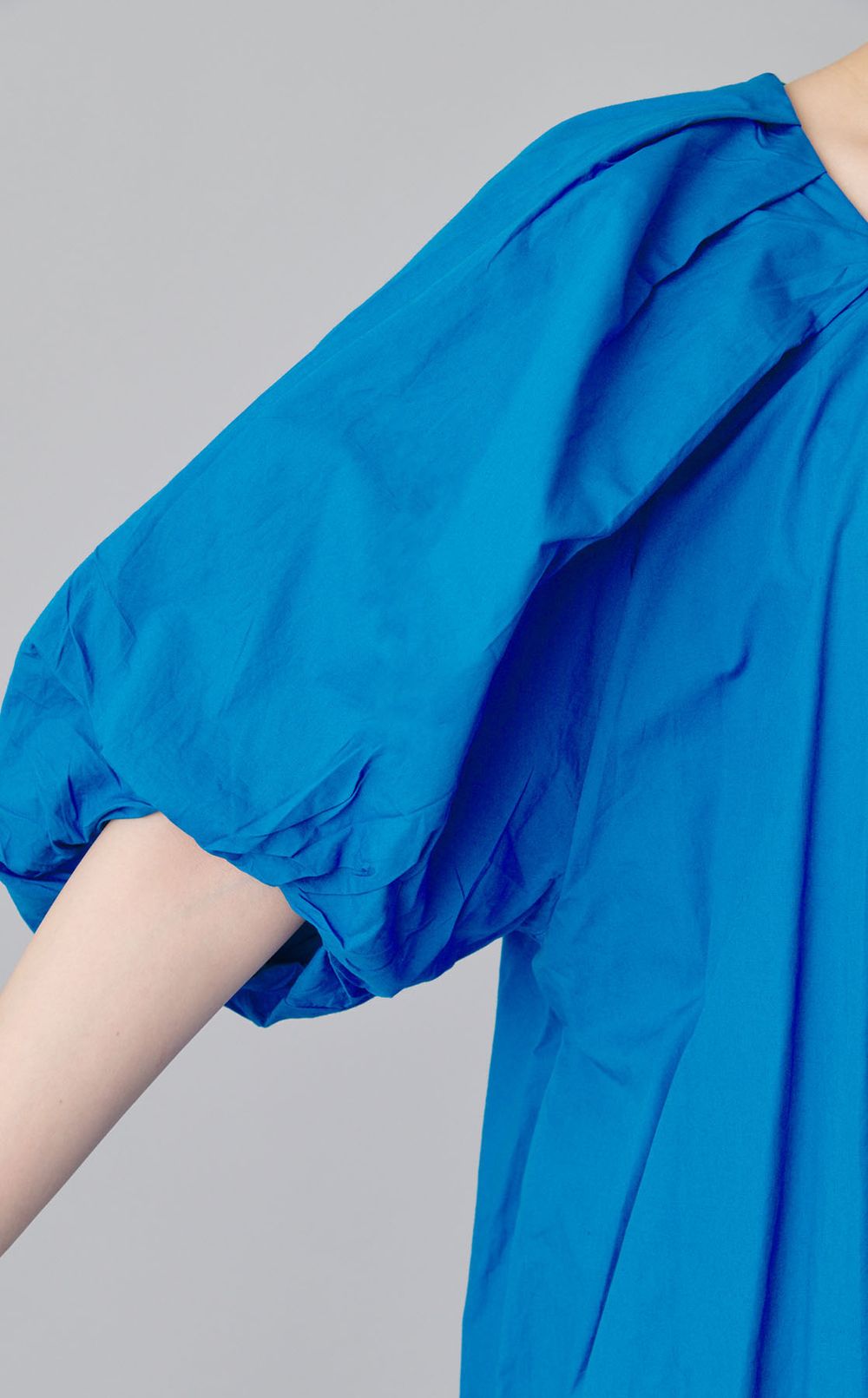 バックリボンタックコクーンワンピース