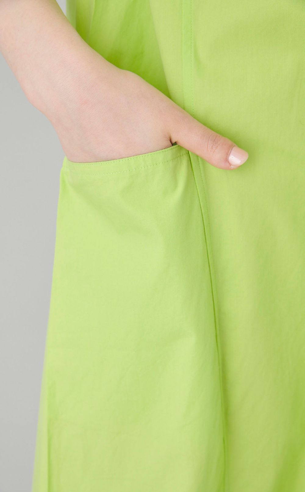 ツイストスリーブUネックワンピース