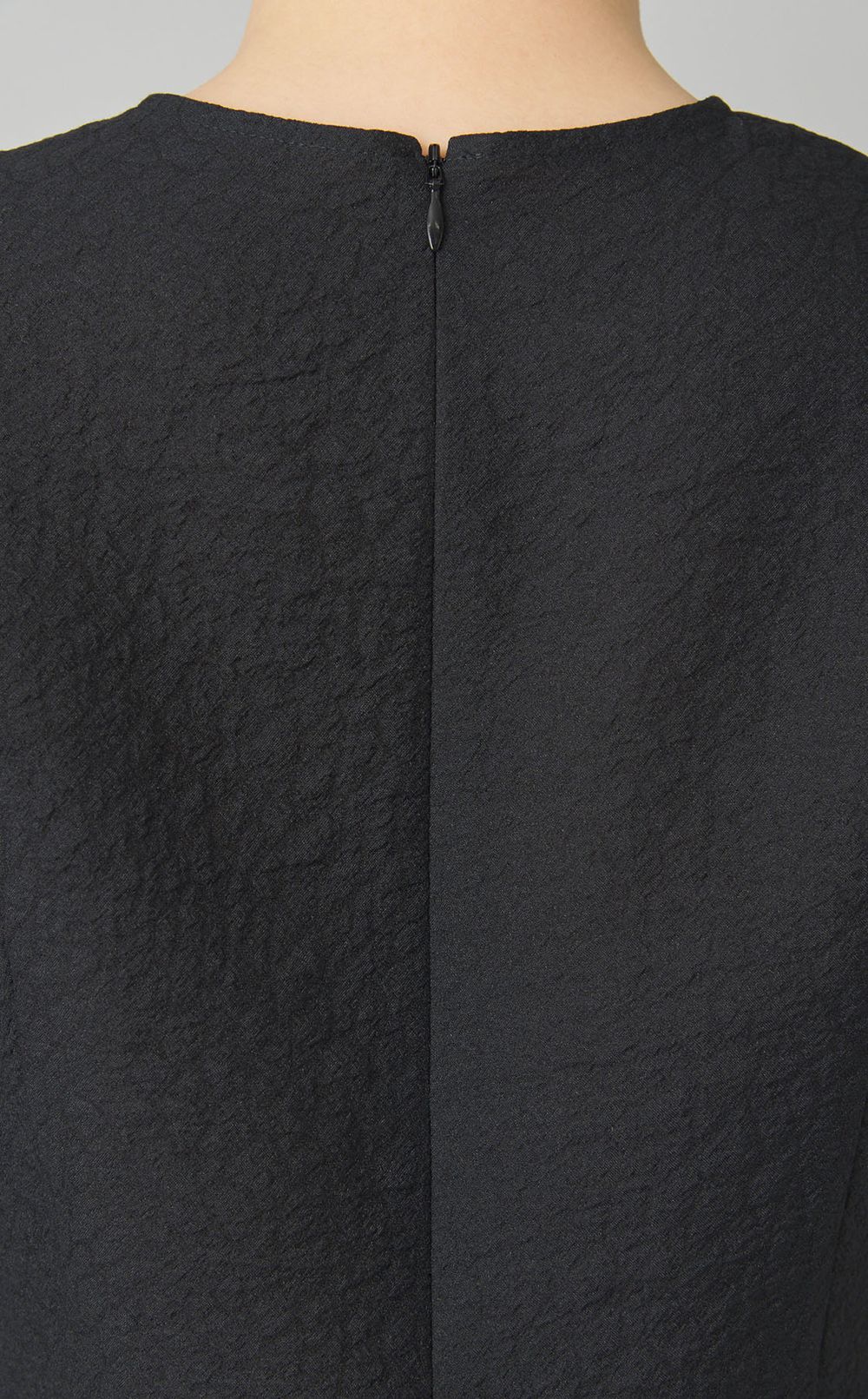 ハーフスリーブフリルボウブラウス