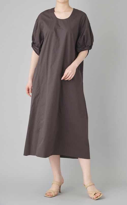 ツイストスリーブUネックワンピース