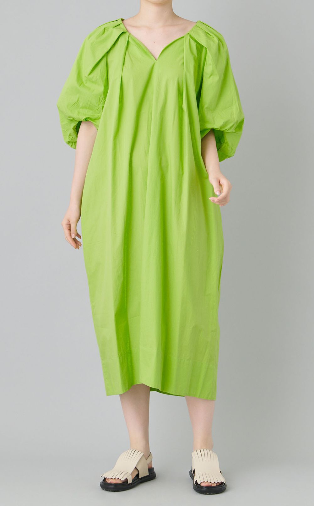 バックリボンタックコクーンワンピース