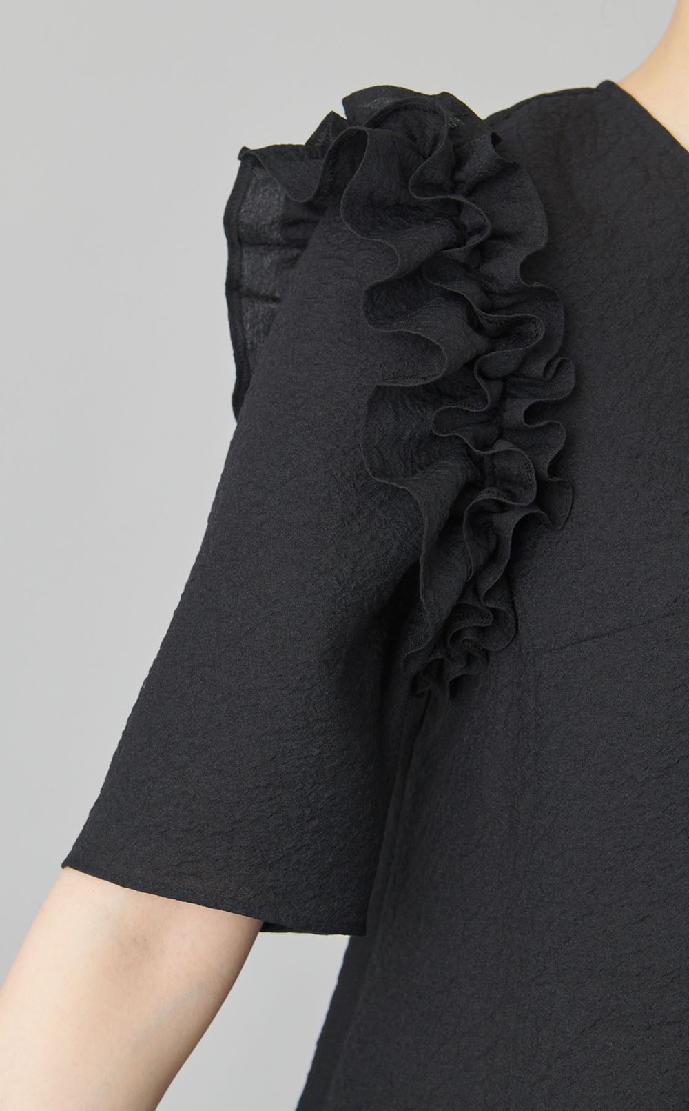 ハーフスリーブフリルボウブラウス