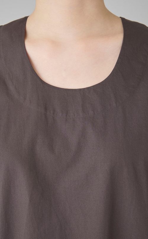 ツイストスリーブUネックワンピース