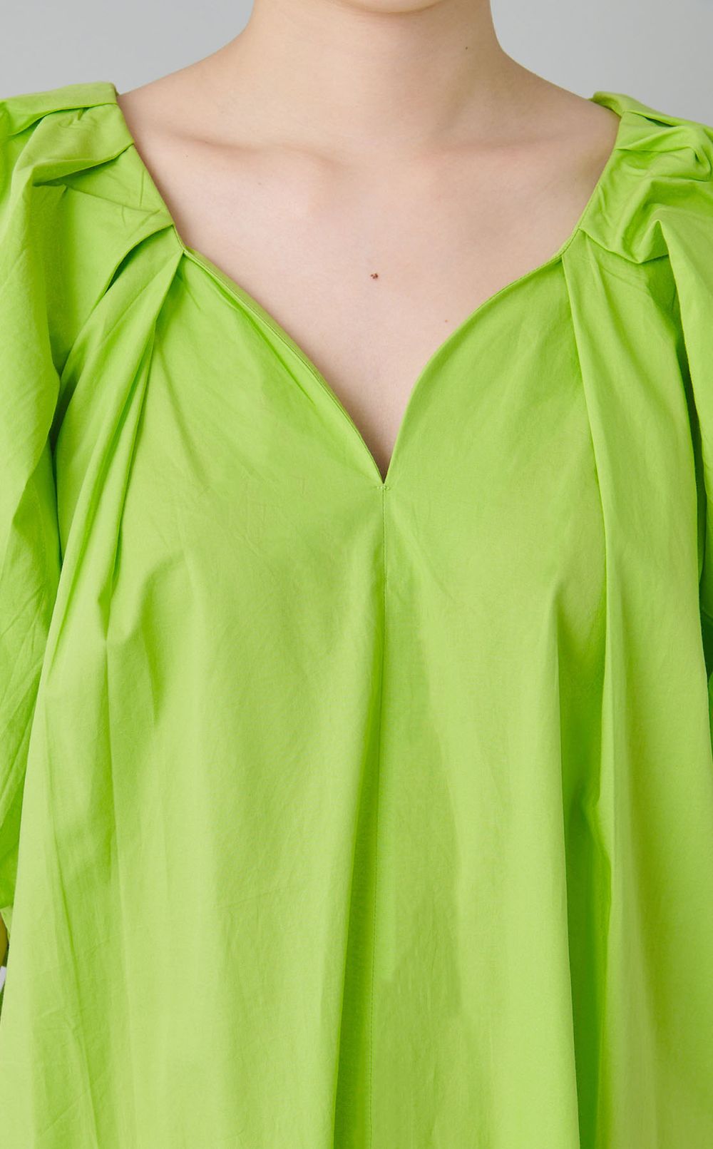 バックリボンタックコクーンワンピース