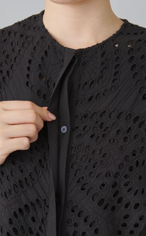 シフリー刺繍スカラップブラウス