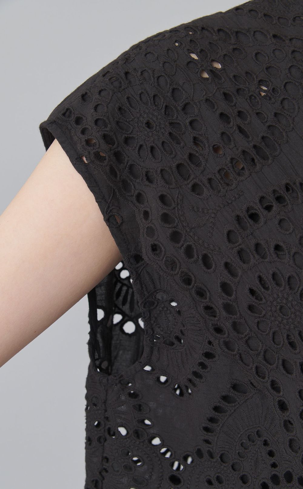 シフリー刺繍スカラップブラウス