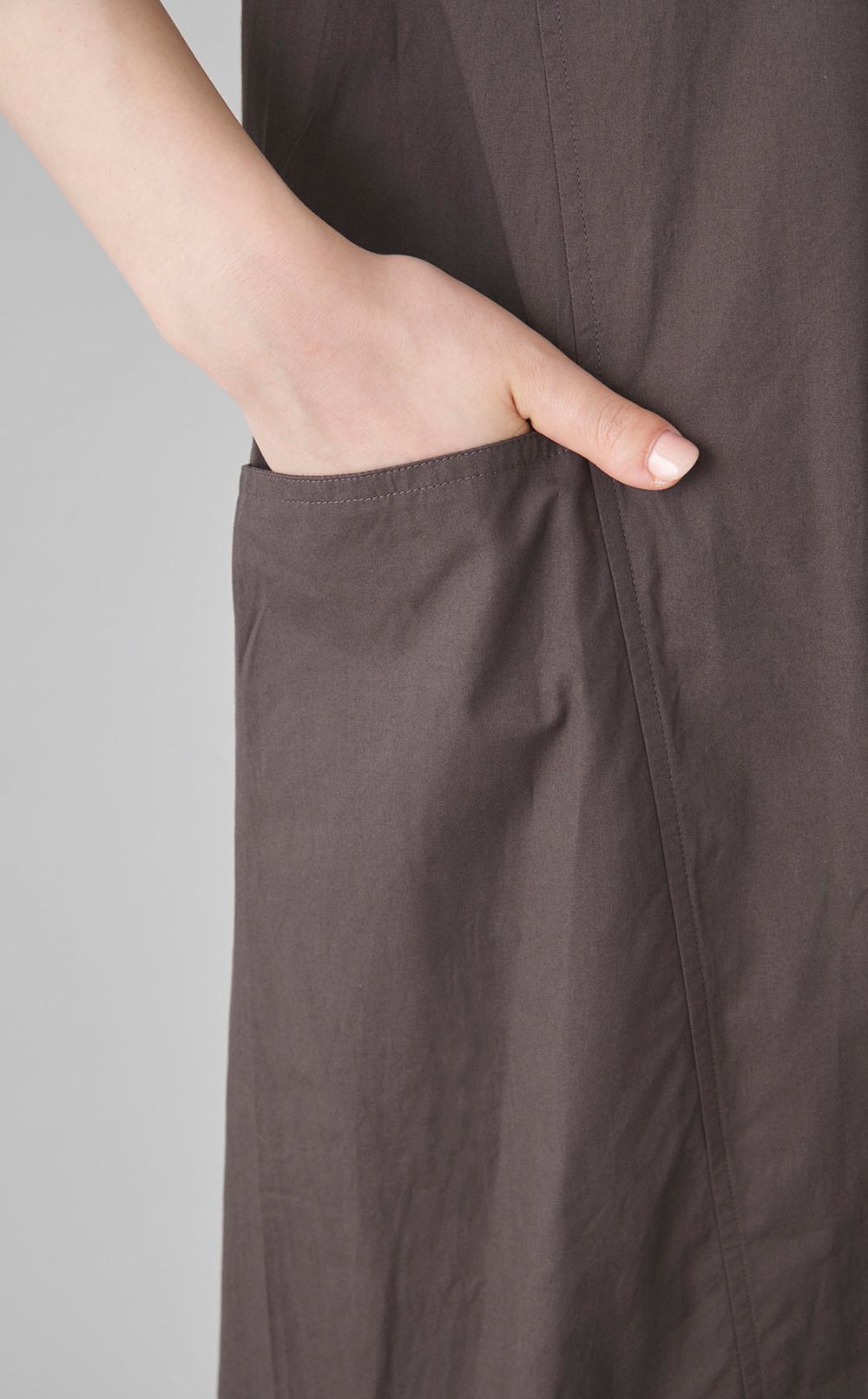 ツイストスリーブUネックワンピース