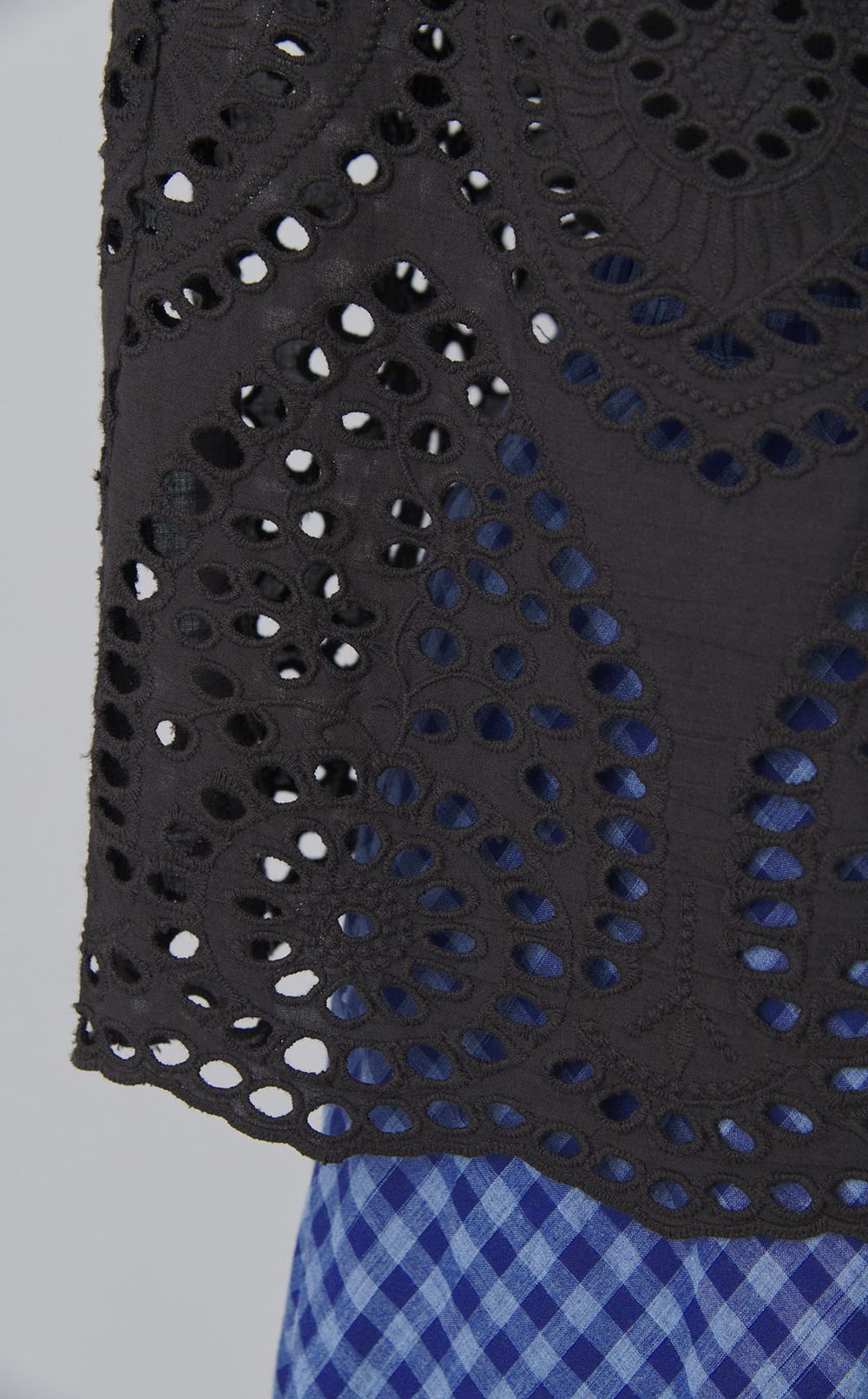 シフリー刺繍スカラップブラウス