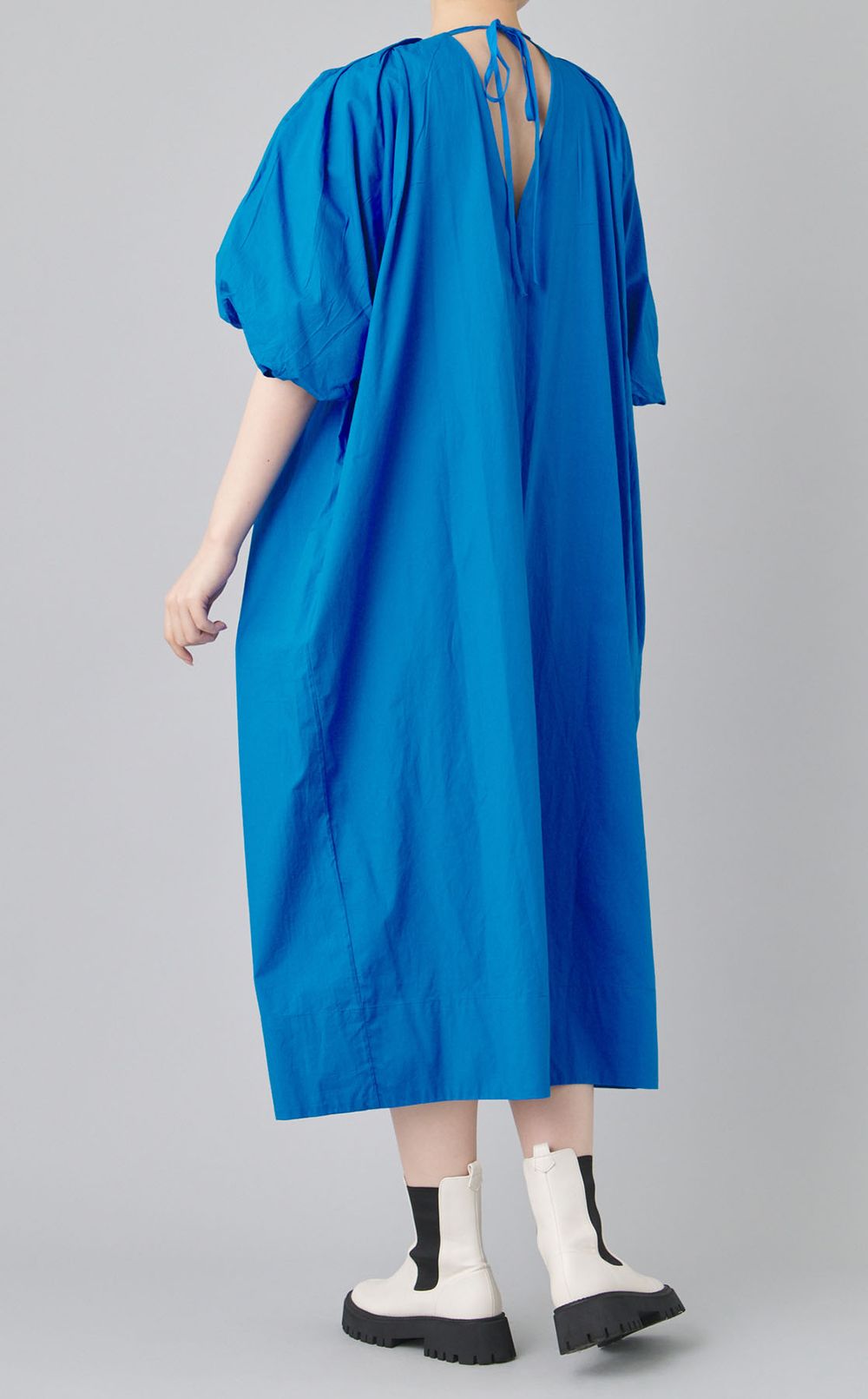 バックリボンタックコクーンワンピース