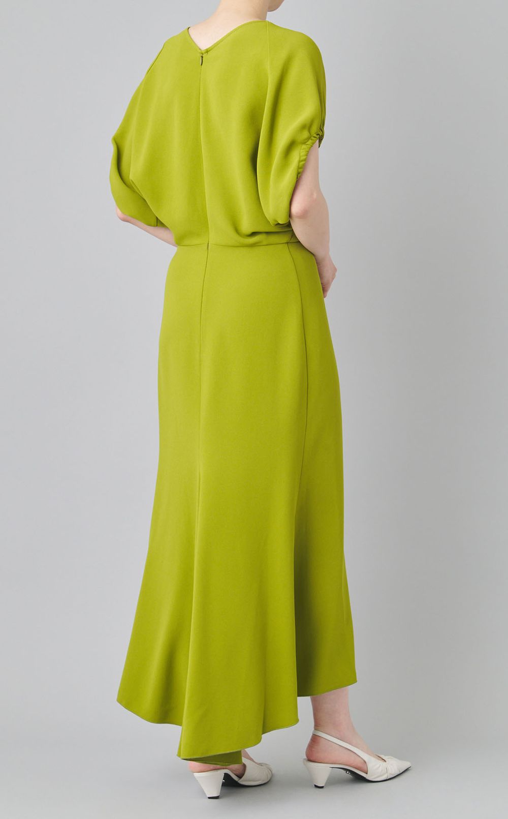 ギャザースリーブVネックワンピース