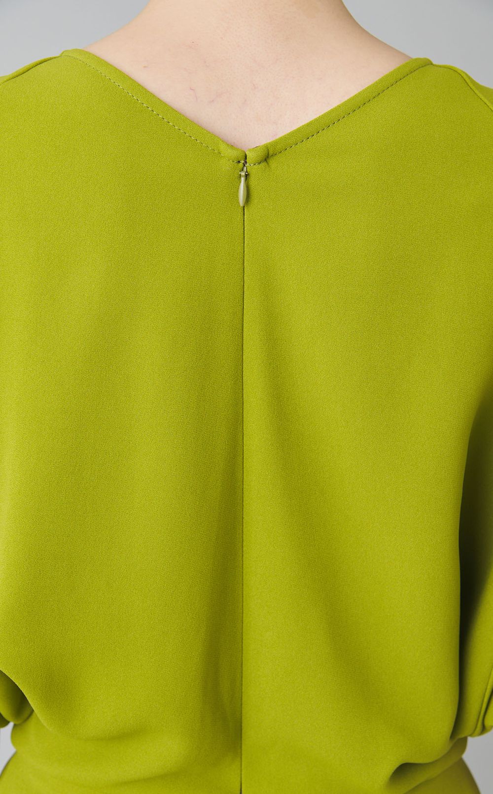 ギャザースリーブVネックワンピース