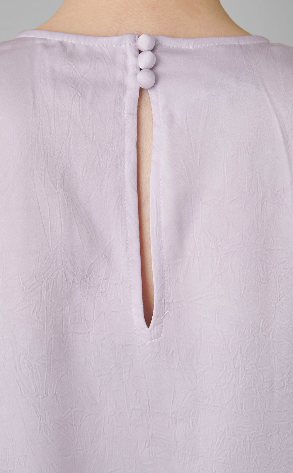 クリンクルサテンノースリーブブラウス