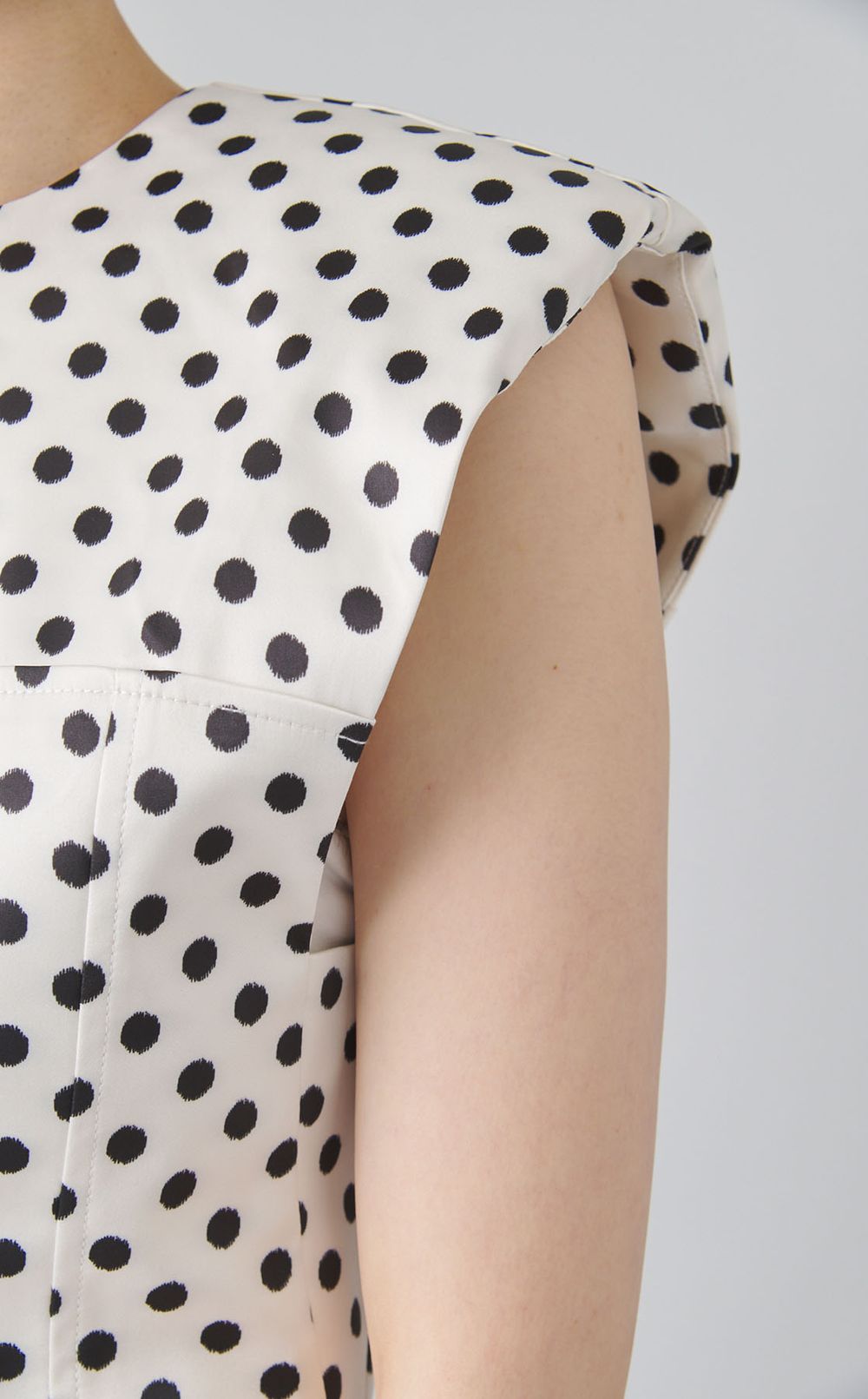 ダブルサテンドットブラウス