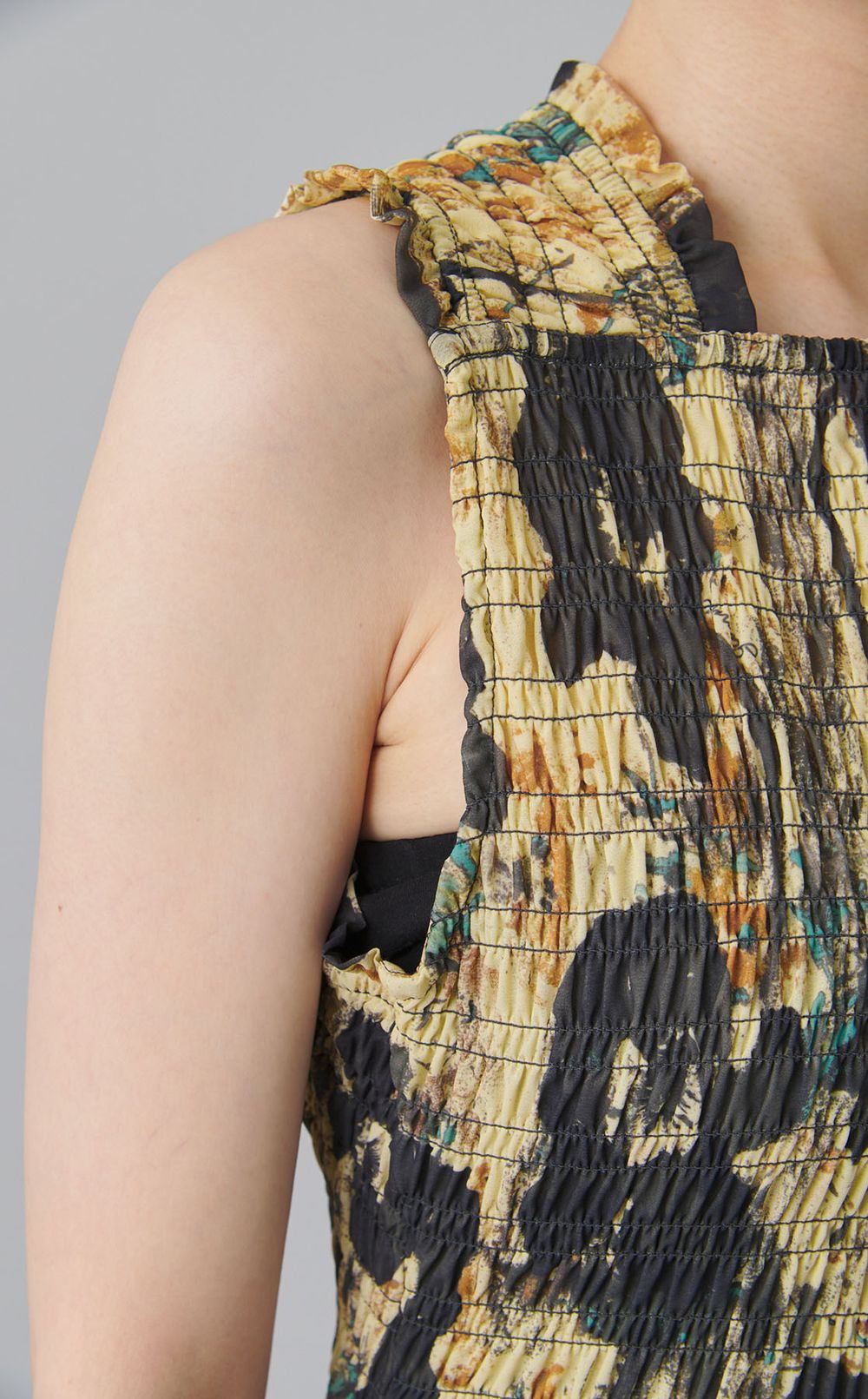 フラワー柄シャーリングワンピース