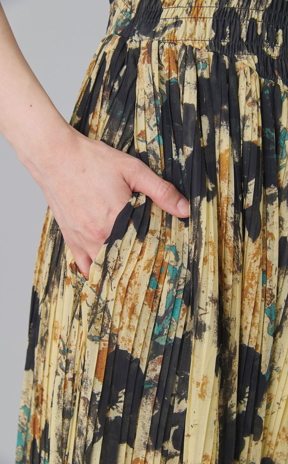 フラワー柄シャーリングワンピース