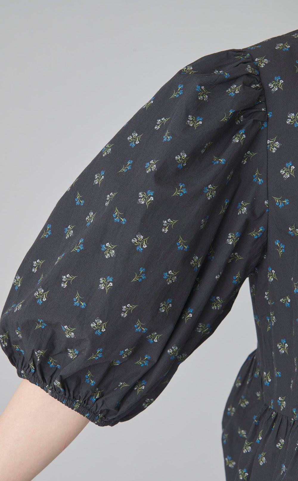 フラワープリントペプラムブラウス