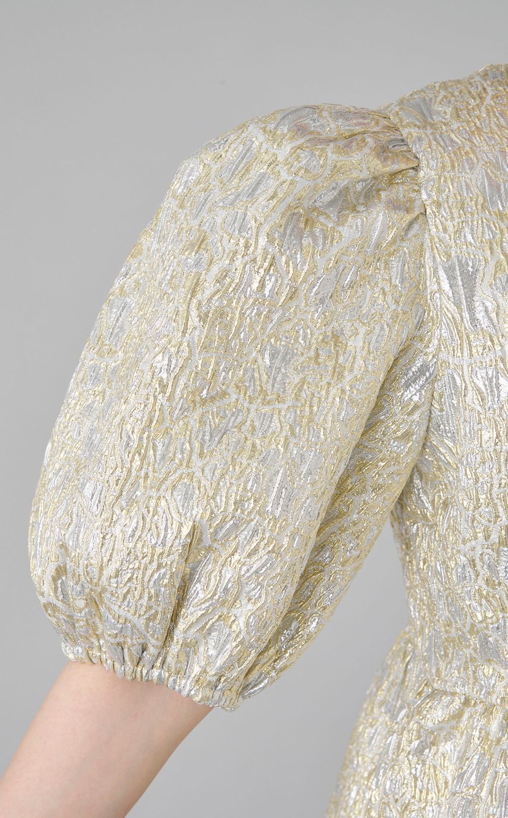 メタリックリボンペプラムブラウス