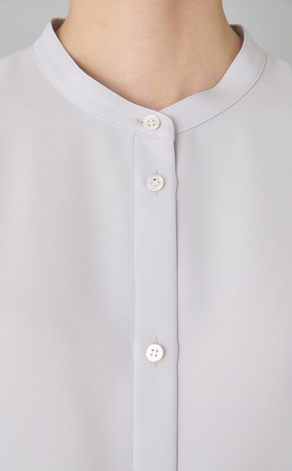 ノーカラーフレアブラウス