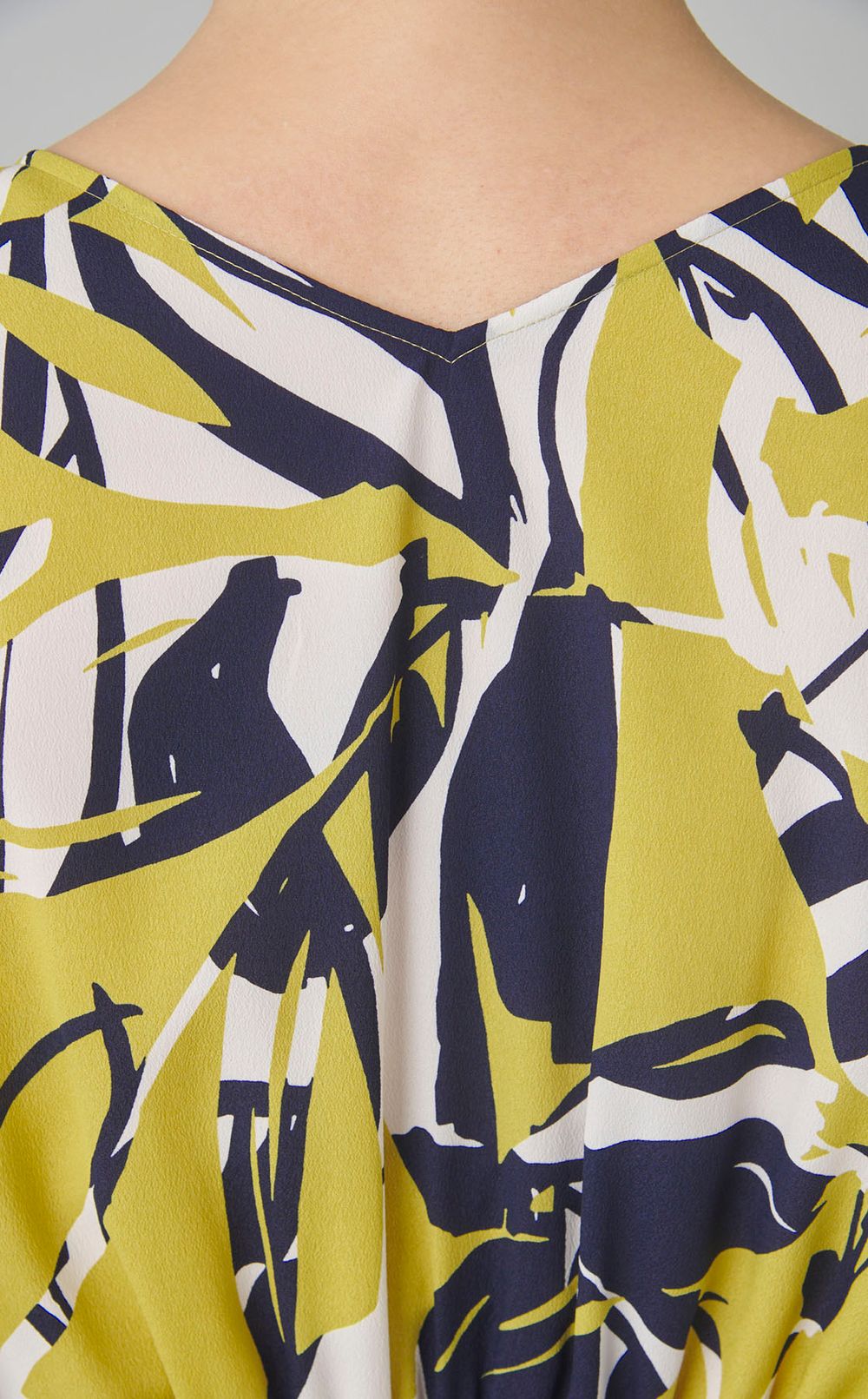 リーフプリントギャザーワンピース