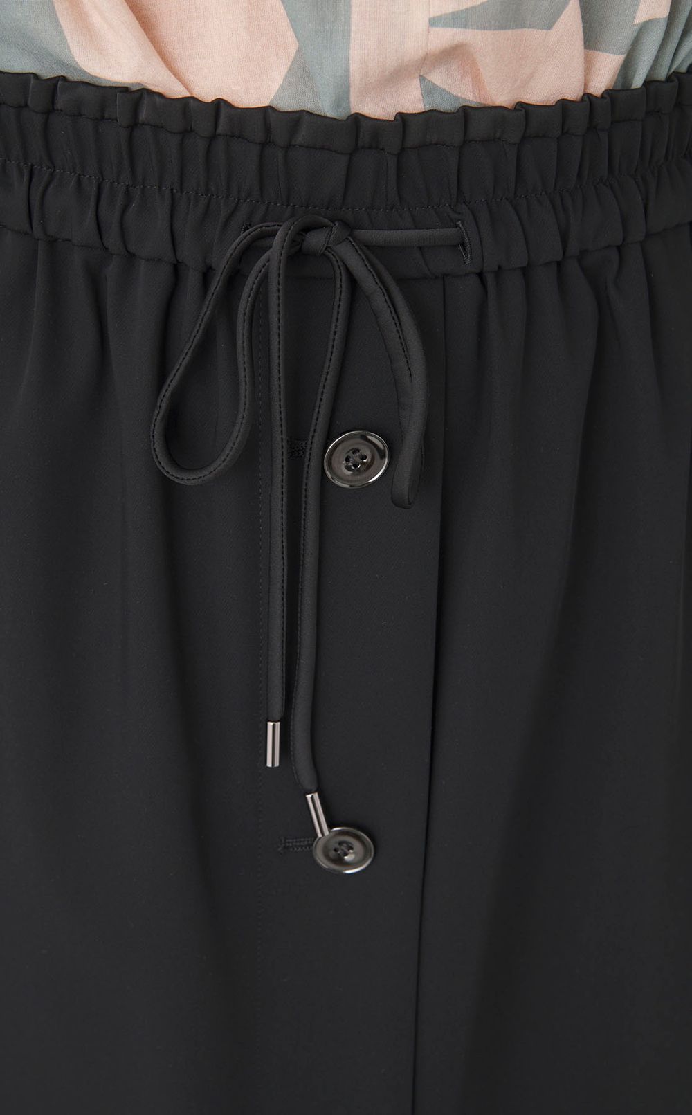 ライトストレッチフロントボタンスカート