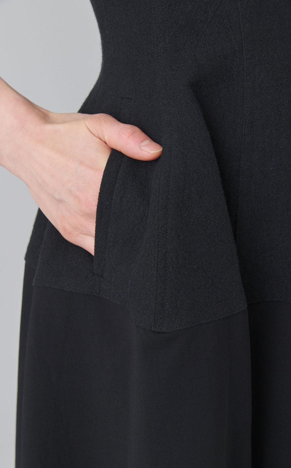 ノースリーブシェイプウエストワンピース