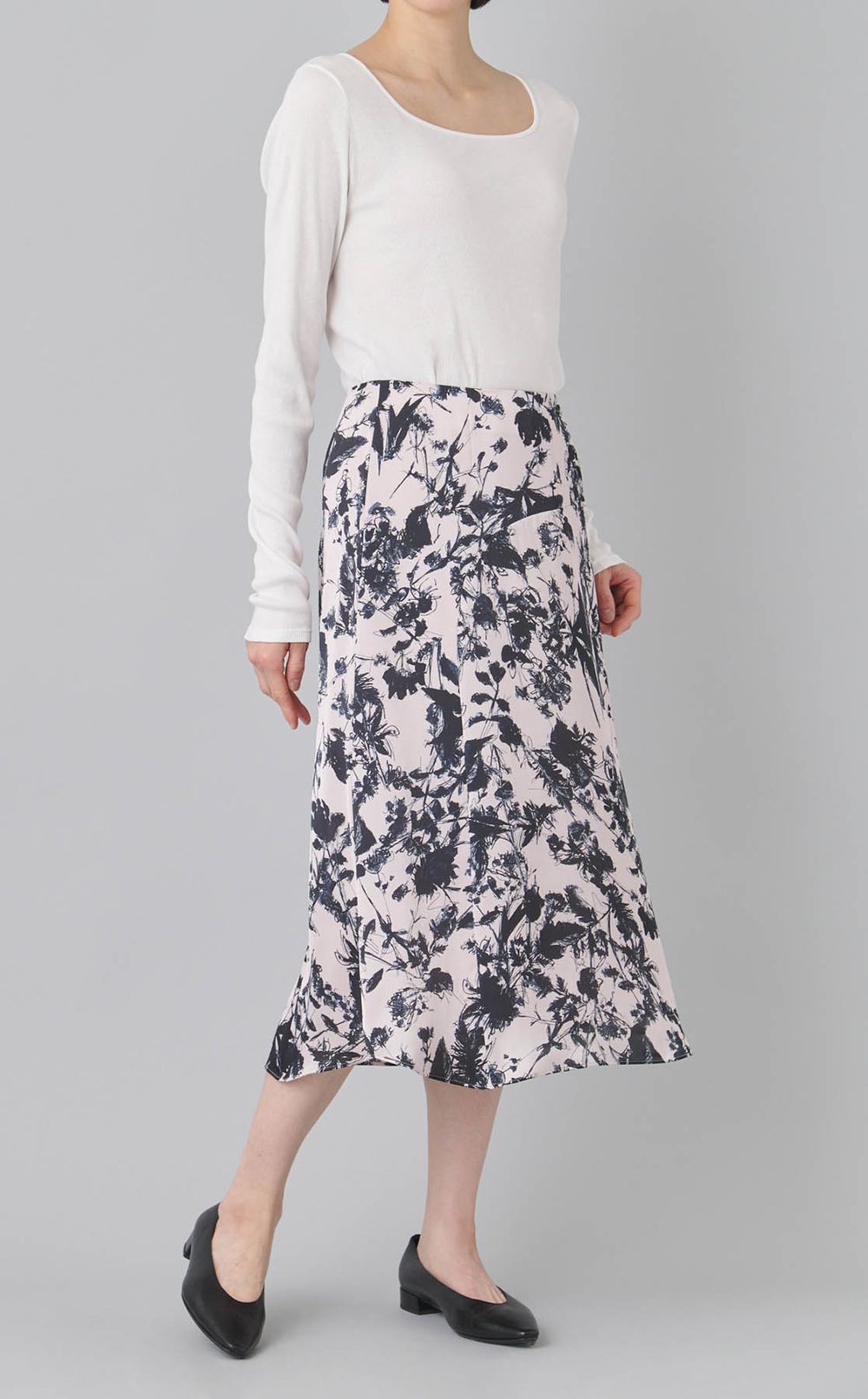 シャドーフラワープリントスカート