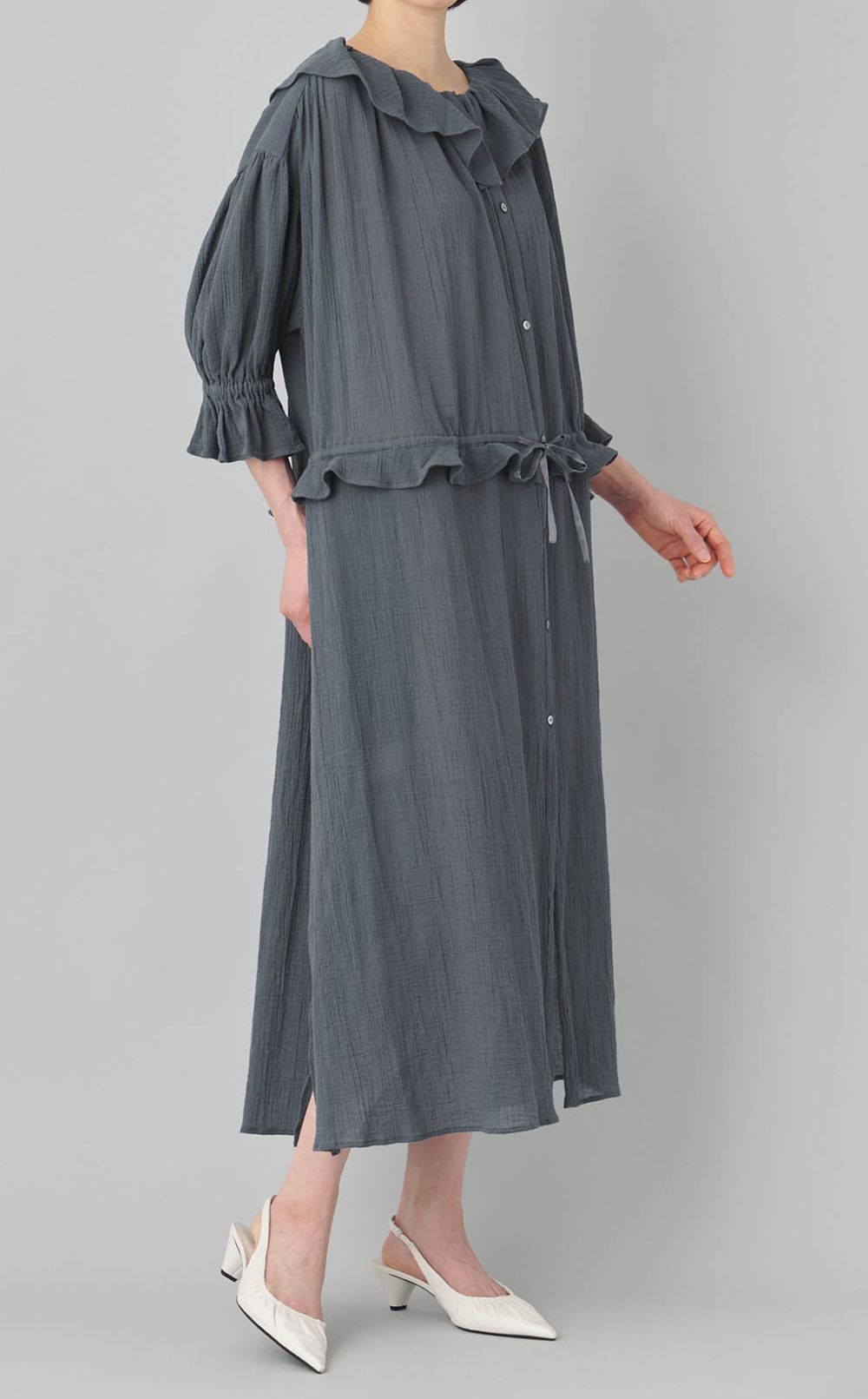 フリルカラーギャザーワンピース