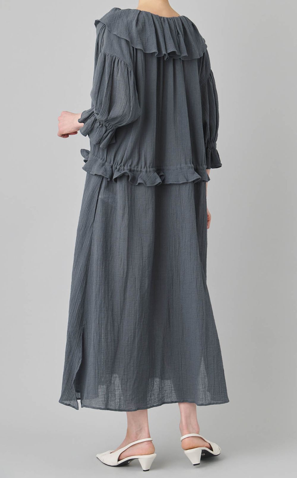 フリルカラーギャザーワンピース