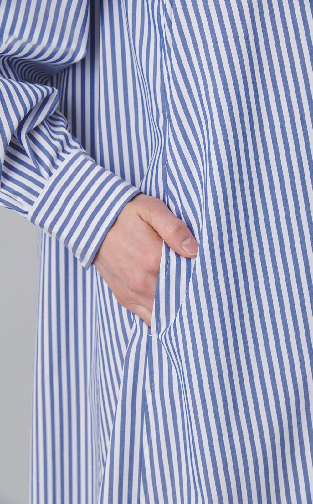 テントラインロングシャツワンピース