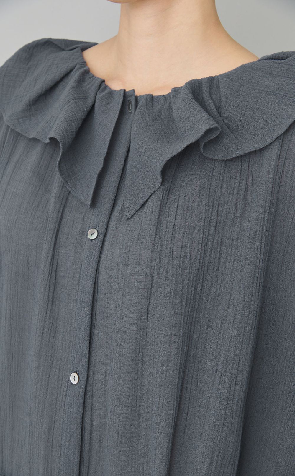 フリルカラーギャザーワンピース