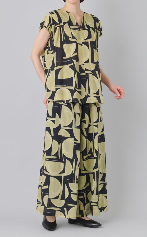 プリントキーネックブラウス