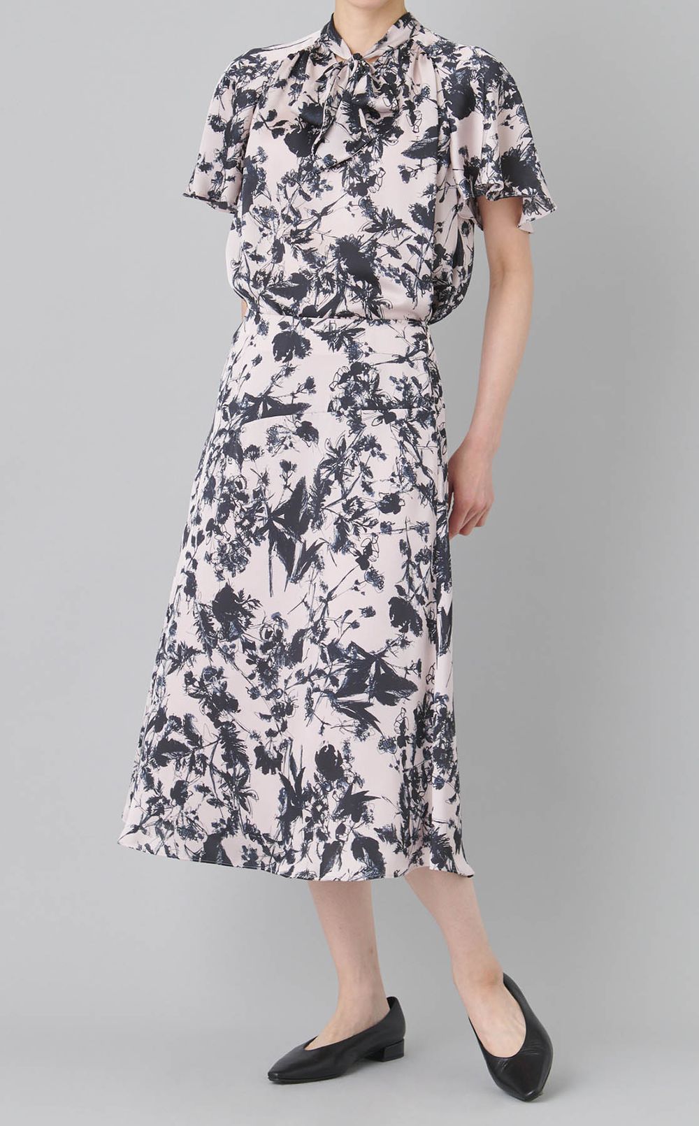 シャドーフラワープリントブラウス