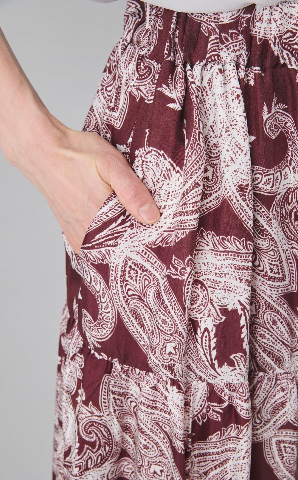 ペイズリープリントロングスカート