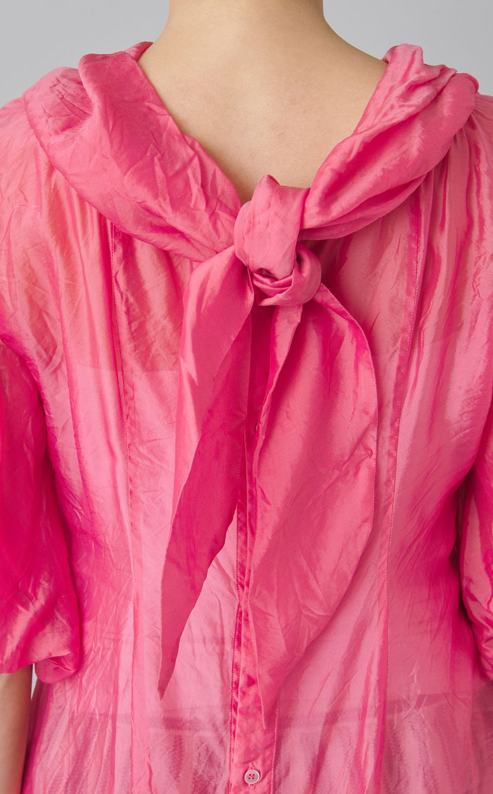 バックリボンブラウス