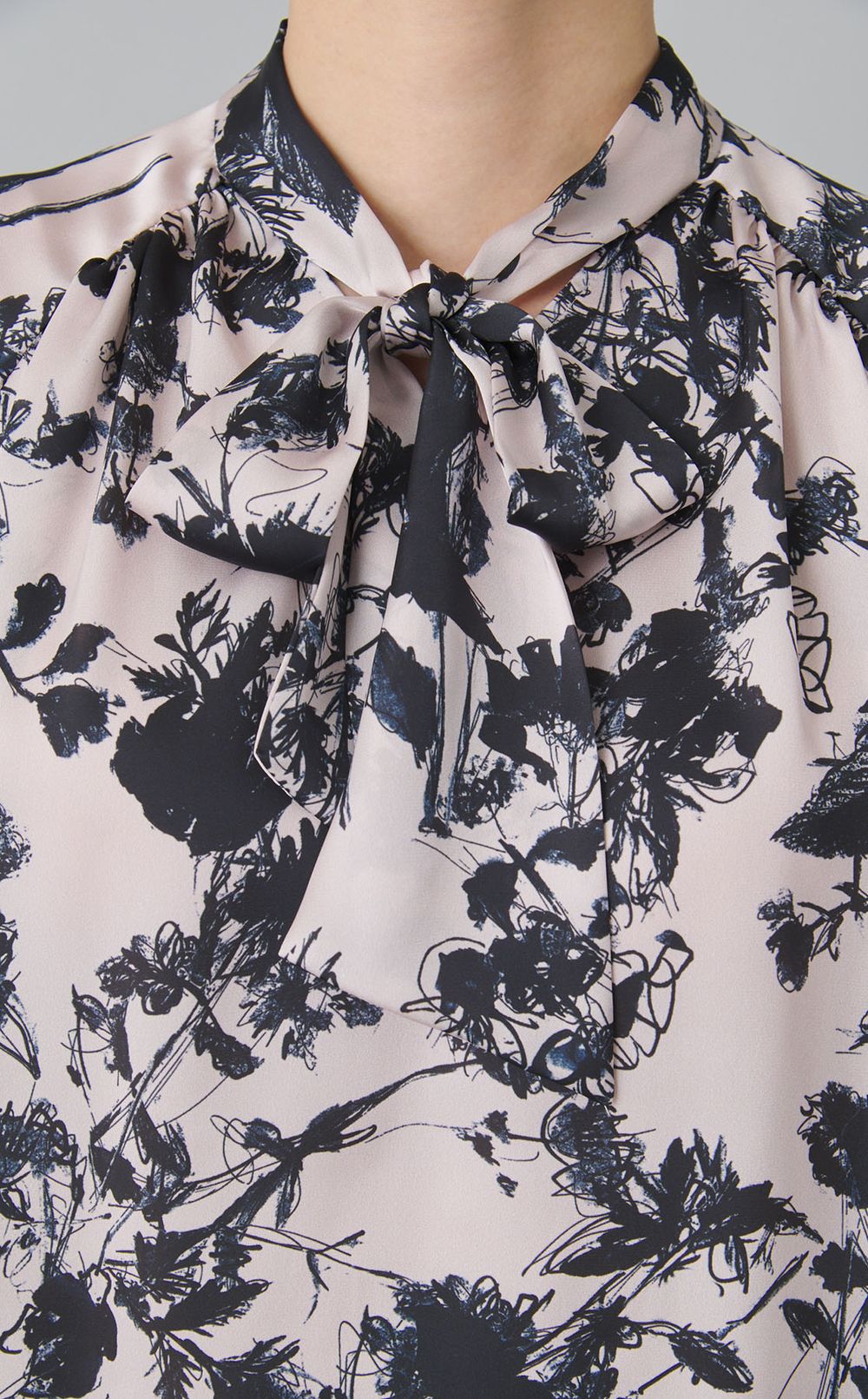 シャドーフラワープリントブラウス