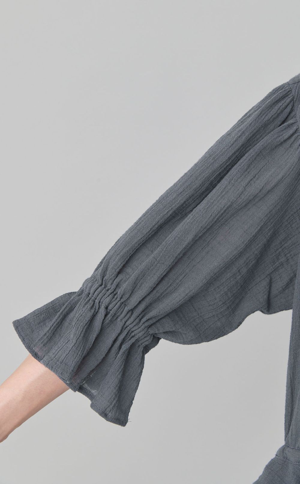 フリルカラーギャザーワンピース