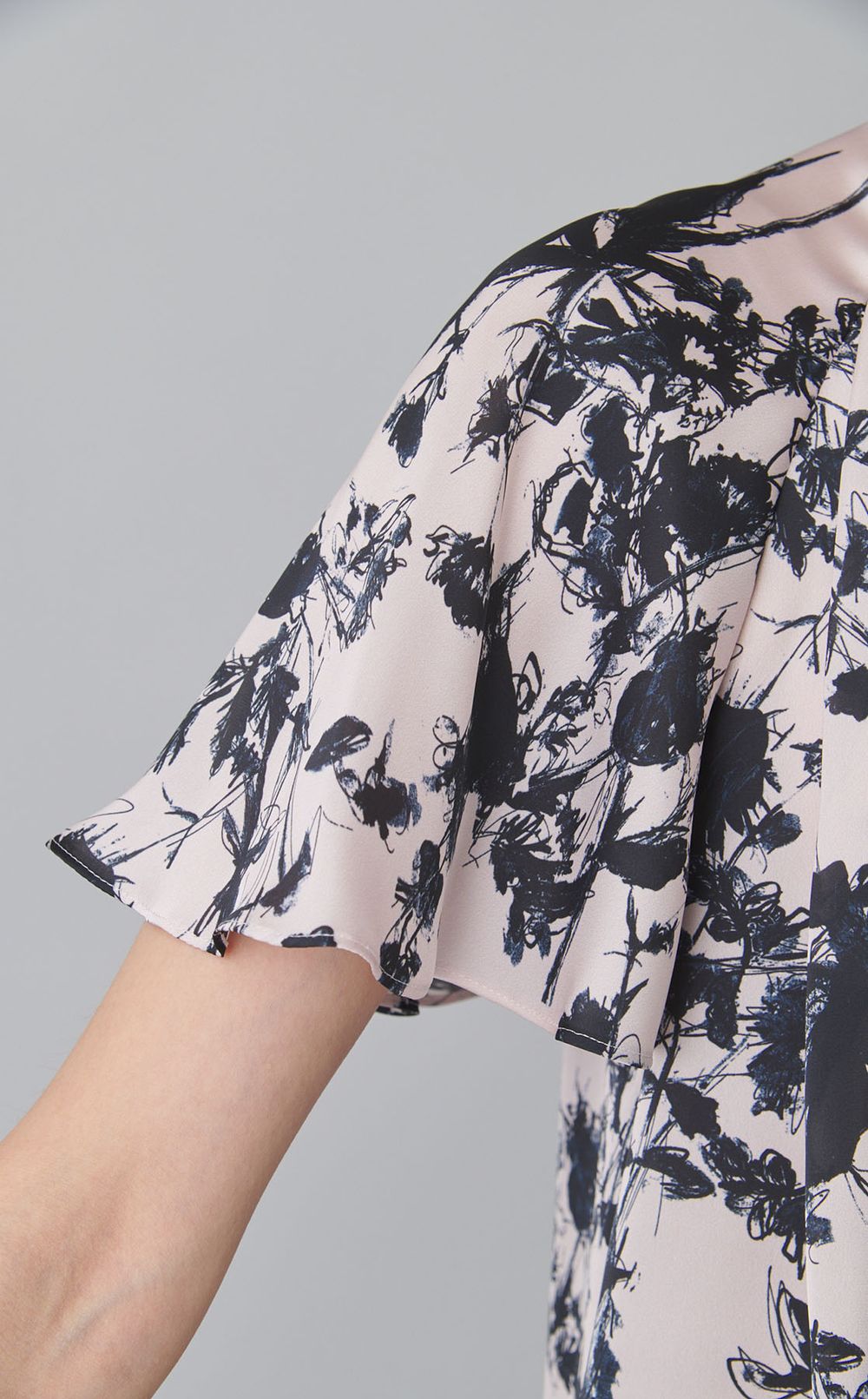 シャドーフラワープリントブラウス