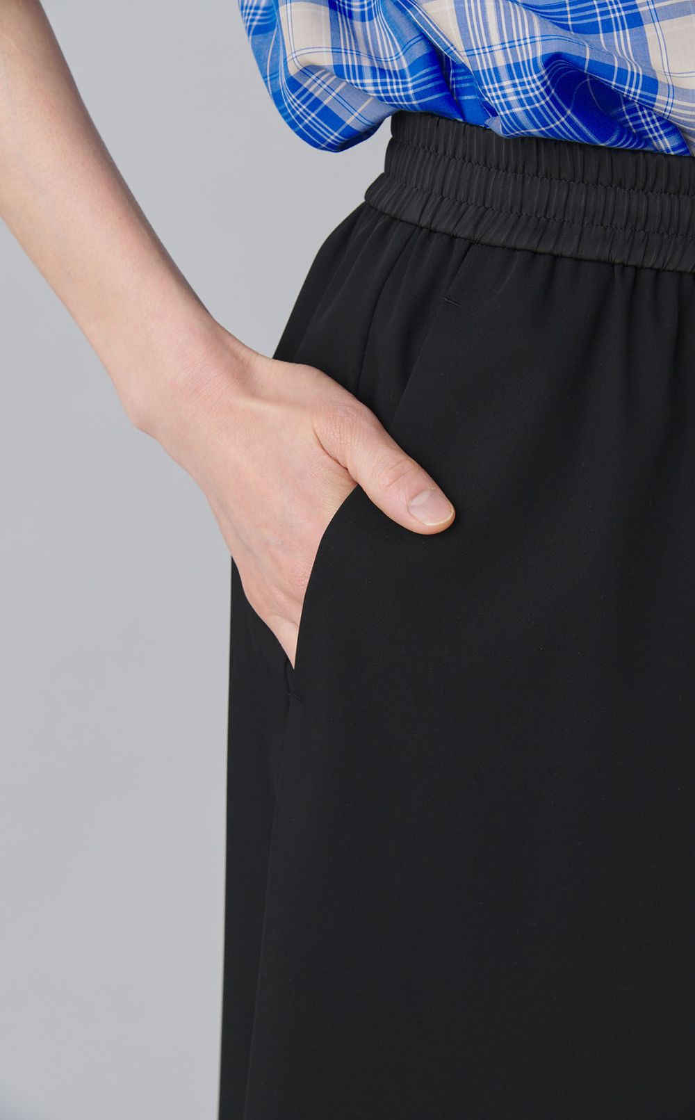 ライトストレッチストレートパンツ