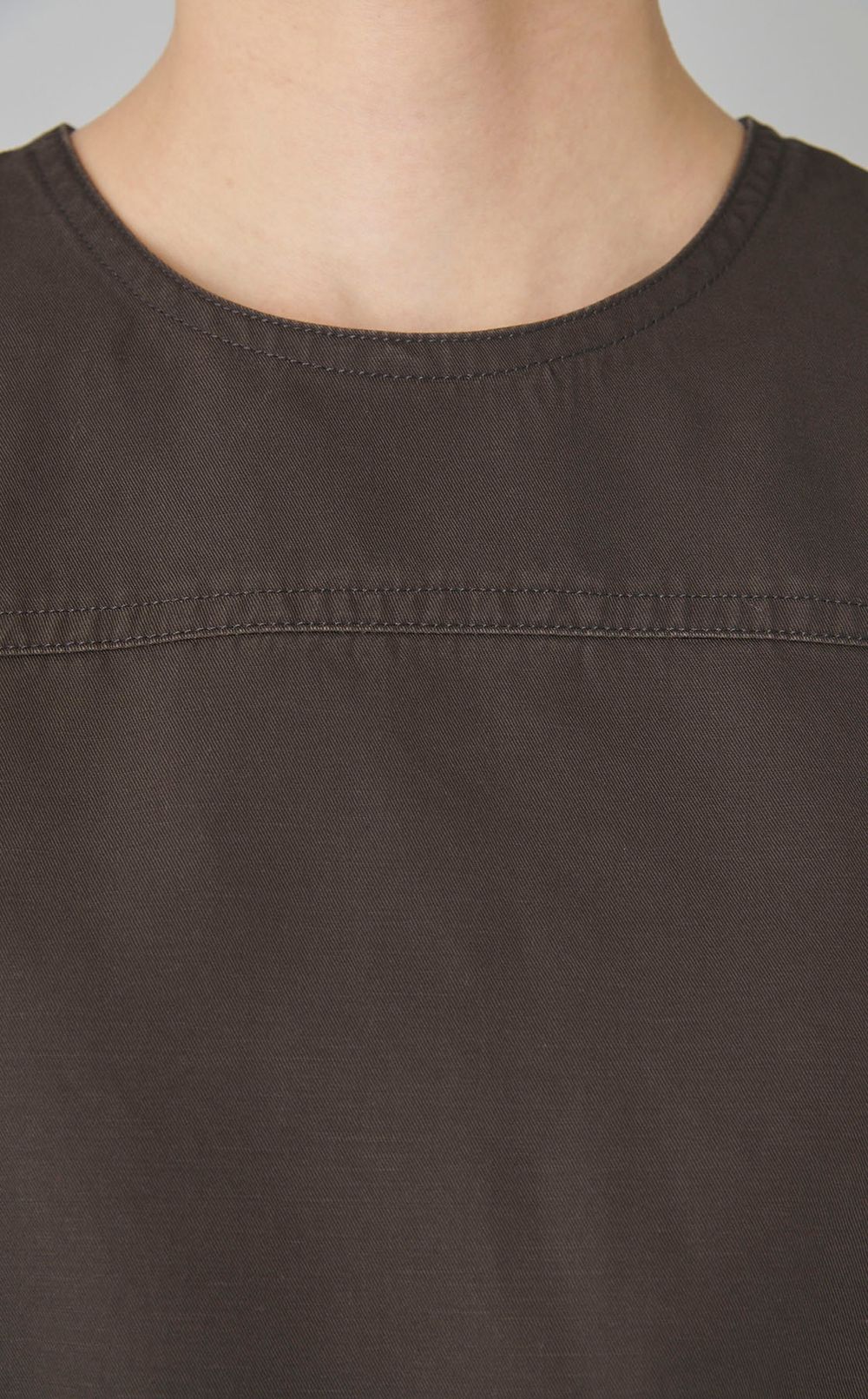 バイオギャバジンノースリーブワンピース