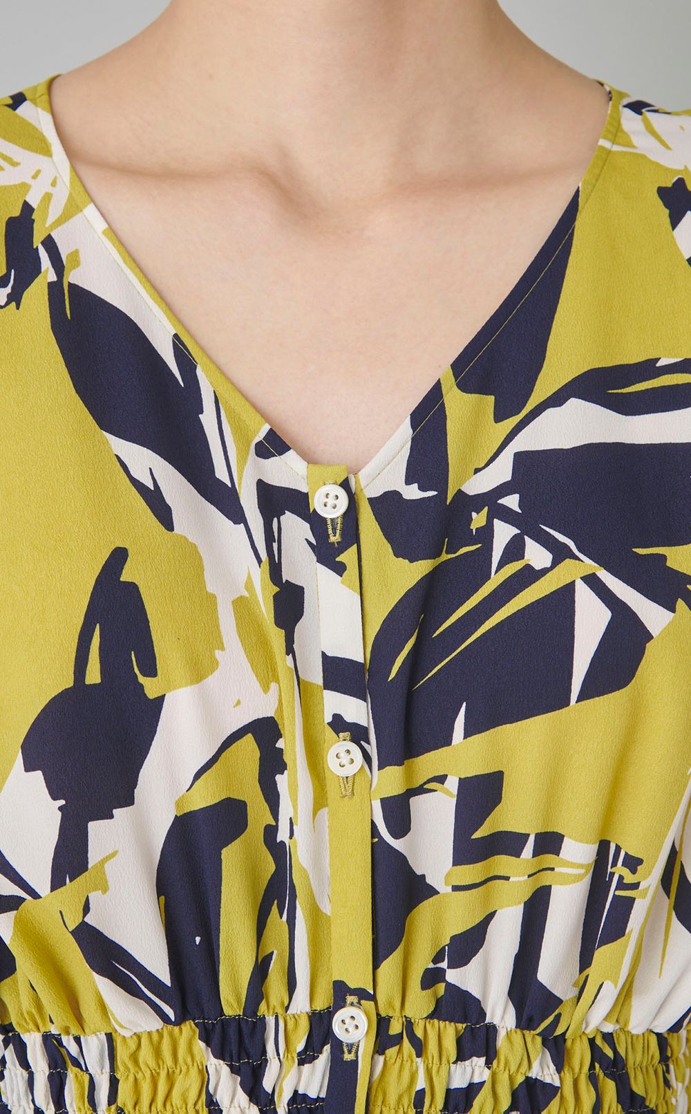 リーフプリントギャザーワンピース