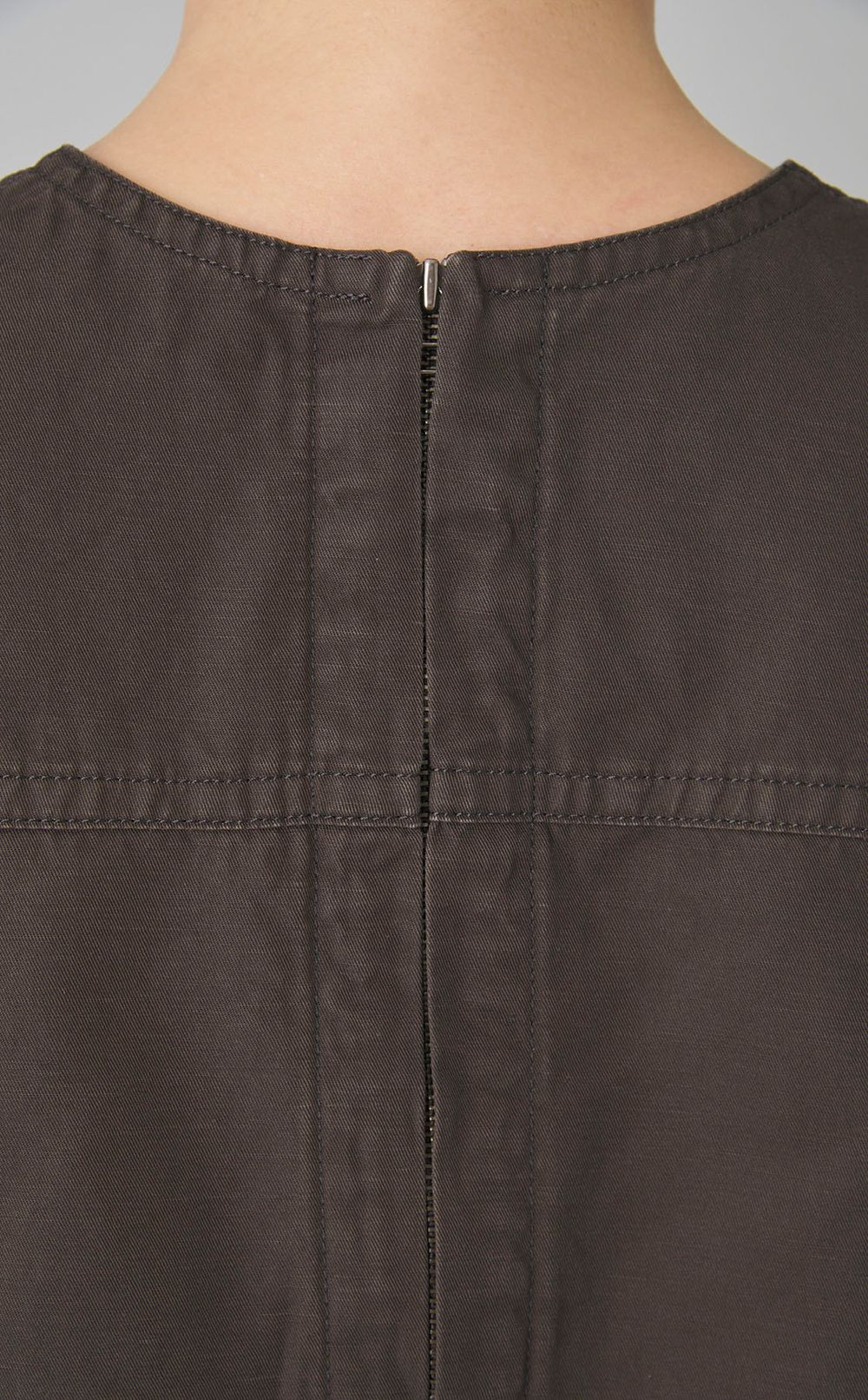 バイオギャバジンノースリーブワンピース